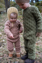 Load image into Gallery viewer, GarnLenke Jumpsuit (knitting package)
