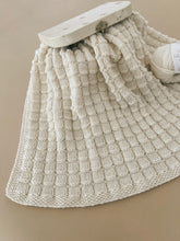 Load image into Gallery viewer, Oak Nut Baby Blanket (knitting package)
